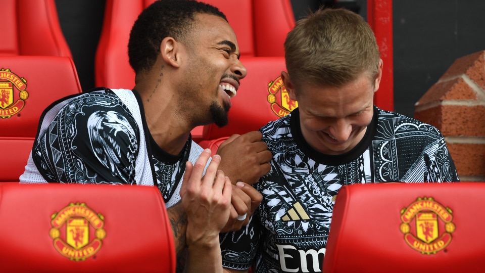 Gabriel Jesus of Arsenal speaks with Oleksandr Zinchenko 