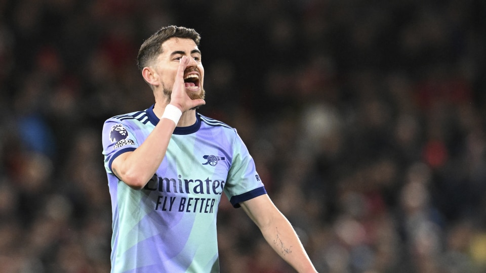 Jorginho shouts instructions during the match between Nottingham Forest and Arsenal