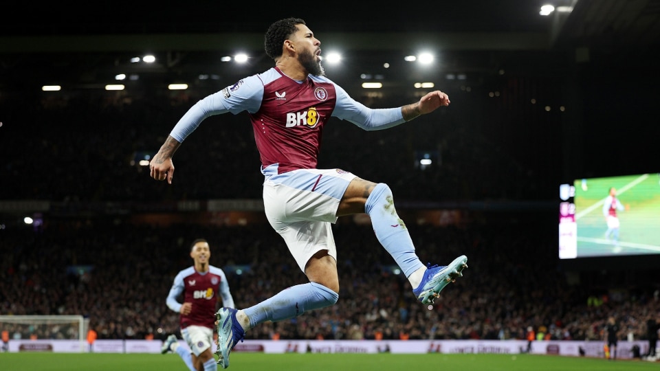 douglasluizcelebratesscoringtheirastonvillasthirdgoalfromthepenalty-spotduringthematchagainstburnley-Enhanced-SR
