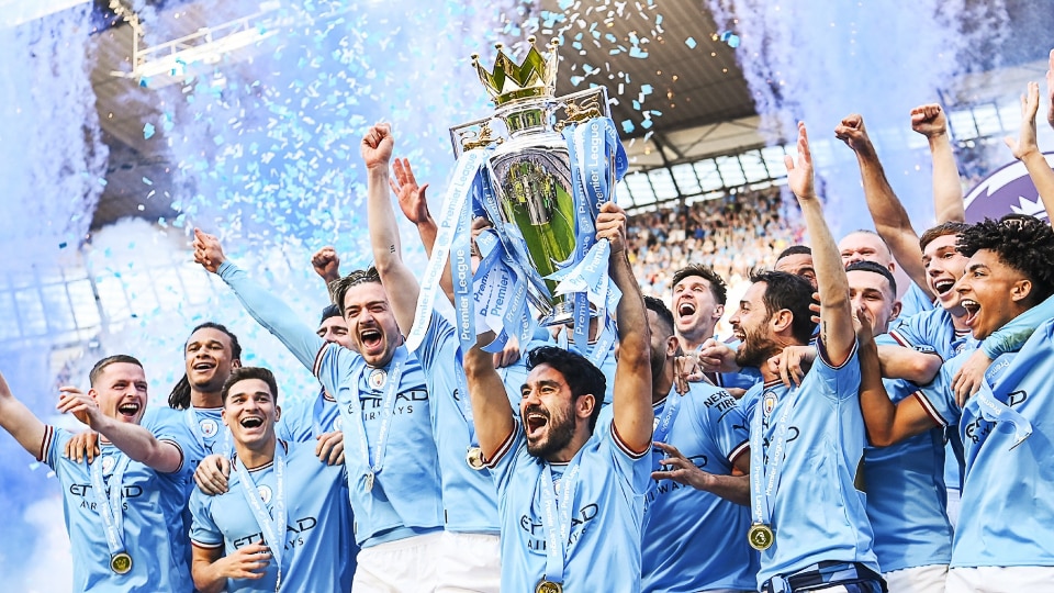 manchestercitycaptainilkaygundoganliftsthepremierleaguetrophyafterthematchbetweenmanchestercityandch-Enhanced-SR