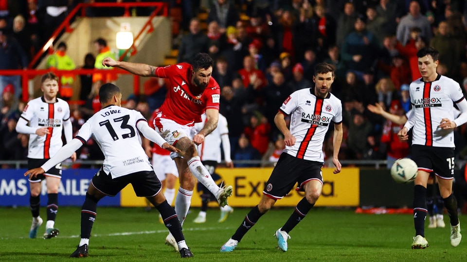 wrexhamsolliepalmershootsagainstthecrossbarduringthefacupfourthroundmatchagainstsheffieldunited-Enhanced-SR