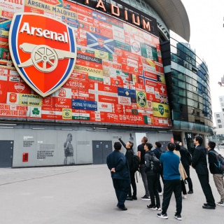 The Chinese delegates on a study visit to the UK take a trip to the Emirates stadium