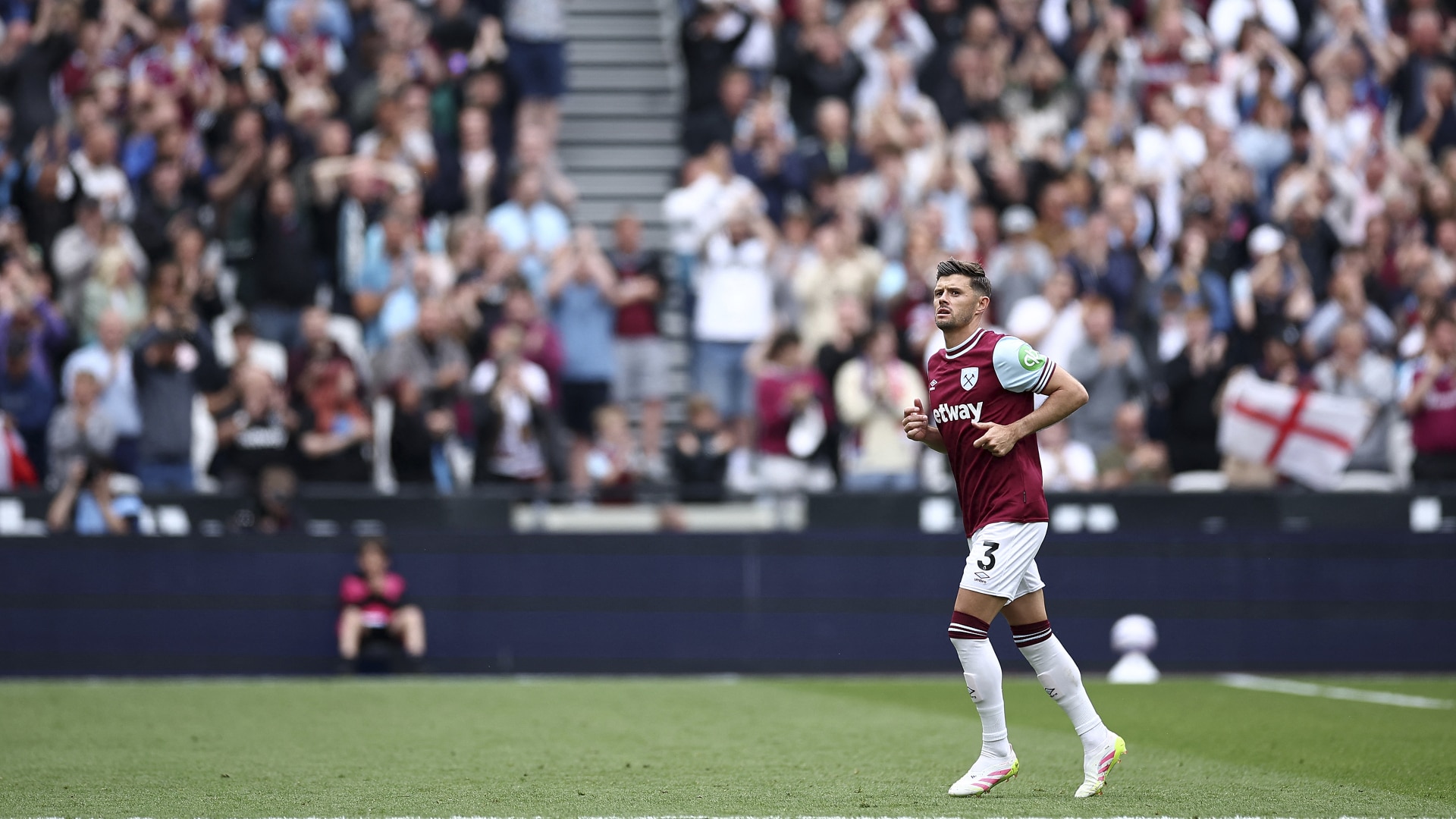 Aaron Cresswell leaves the pitch after being substituted off during the match between West Ham United and Nottingham Forest