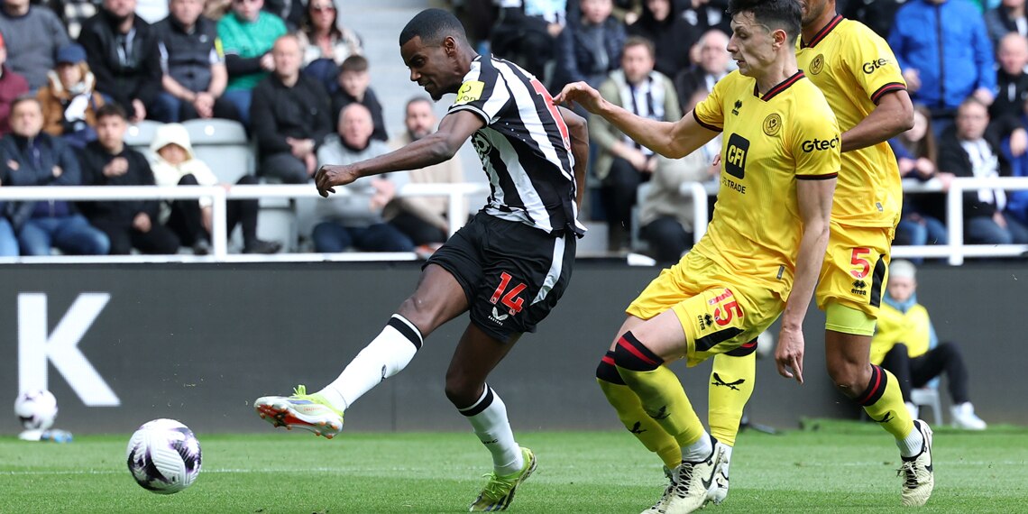 Alexander Isak scores Newcastle United 's first goal during the match against Sheffield United