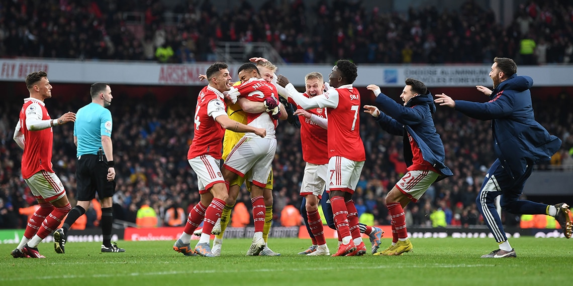 Arsenal players and staff celebrate Reiss Nelson's winning goal against AFC Bournemouth