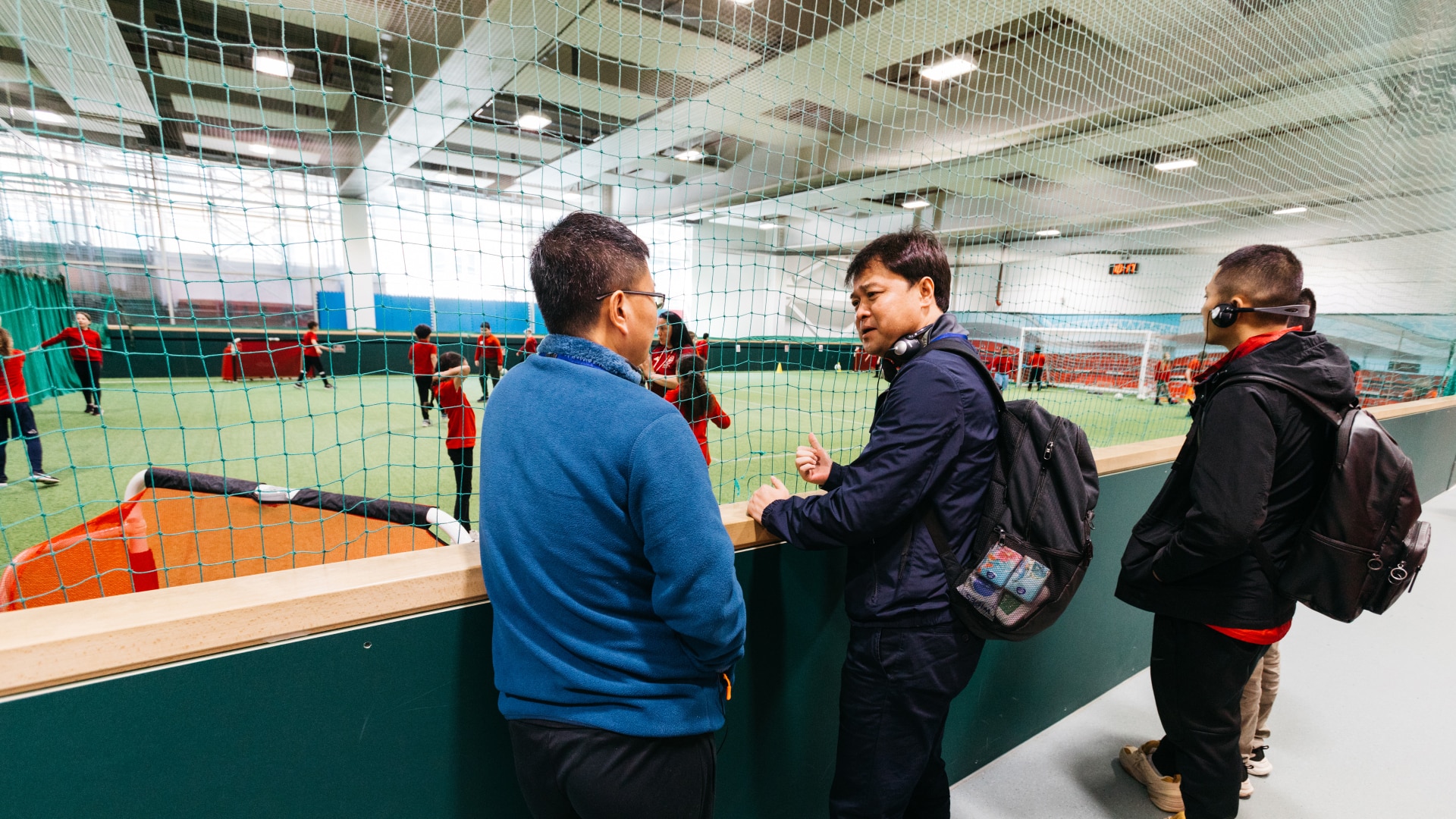 The Chinese delegates watch a training session