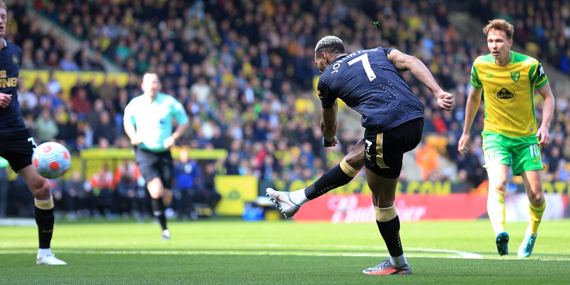 Joelinton scores Newcastle's first goal during the match between Norwich City and Newcastle United