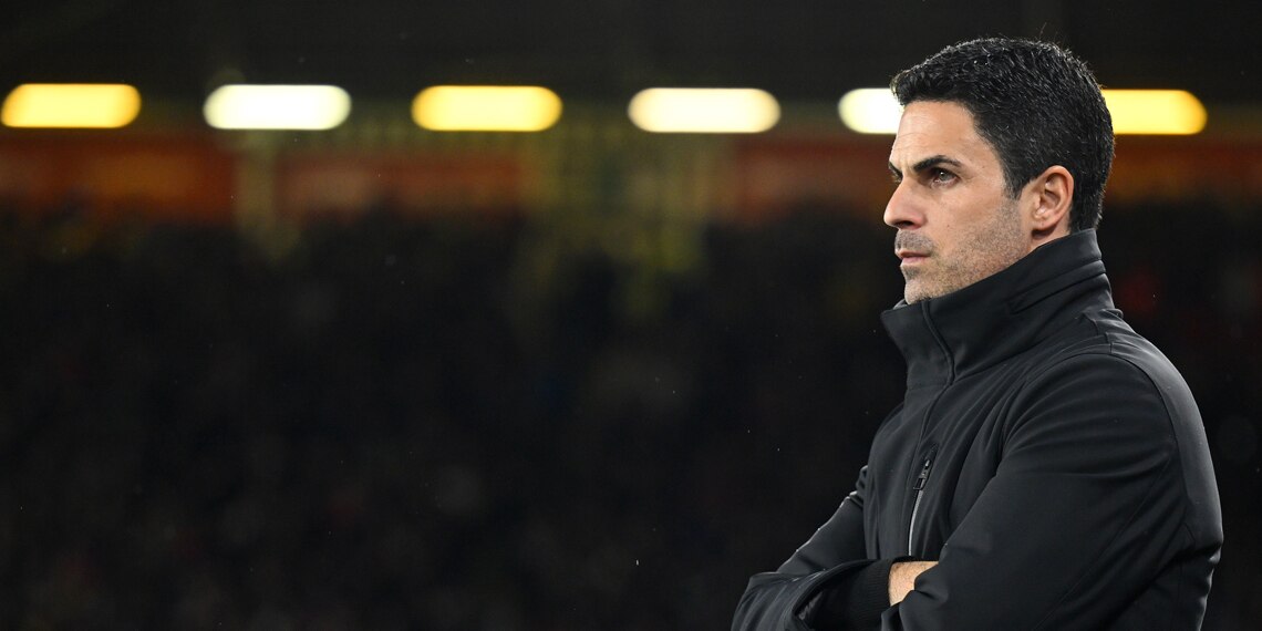 Mikel Arteta looking concerned before an Arsenal match