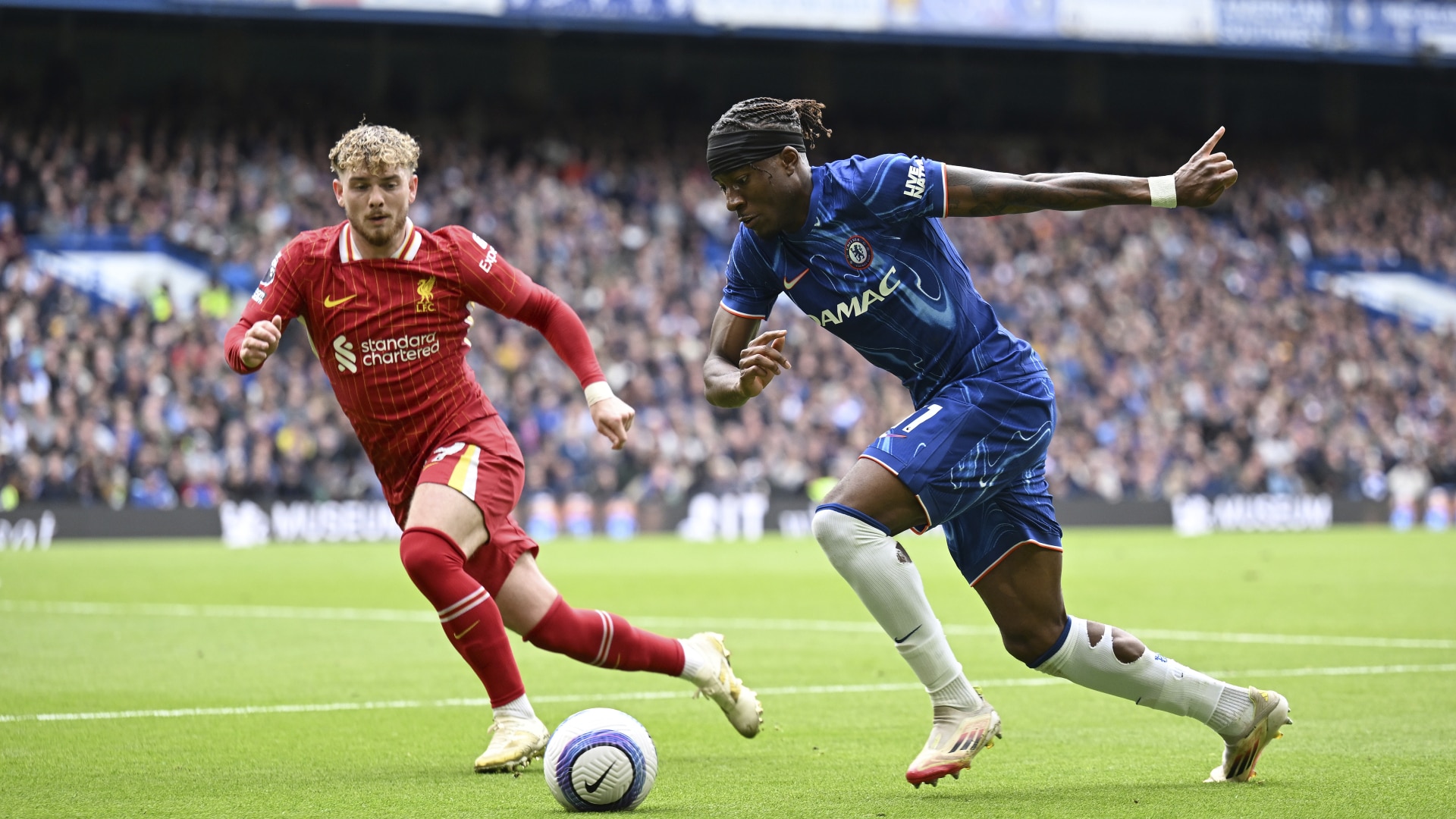 Noni Madueke of Chelsea is challenged by Harvey Elliott of Liverpool