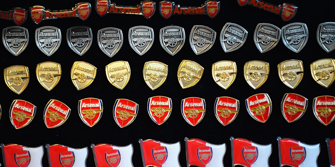 SECOND CONDITIONAL: If Jack collected something, he would collect Arsenal badges. Does he collect anything?