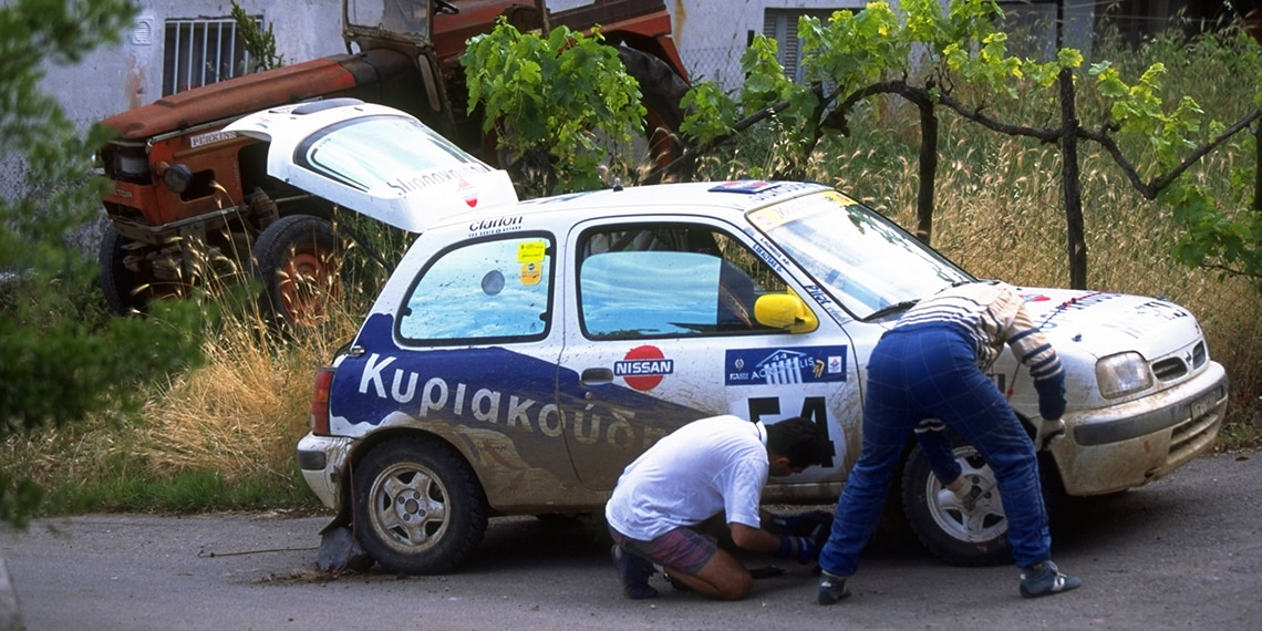 Rich won't change a flat tyre. He always gets someone else to do it for him!