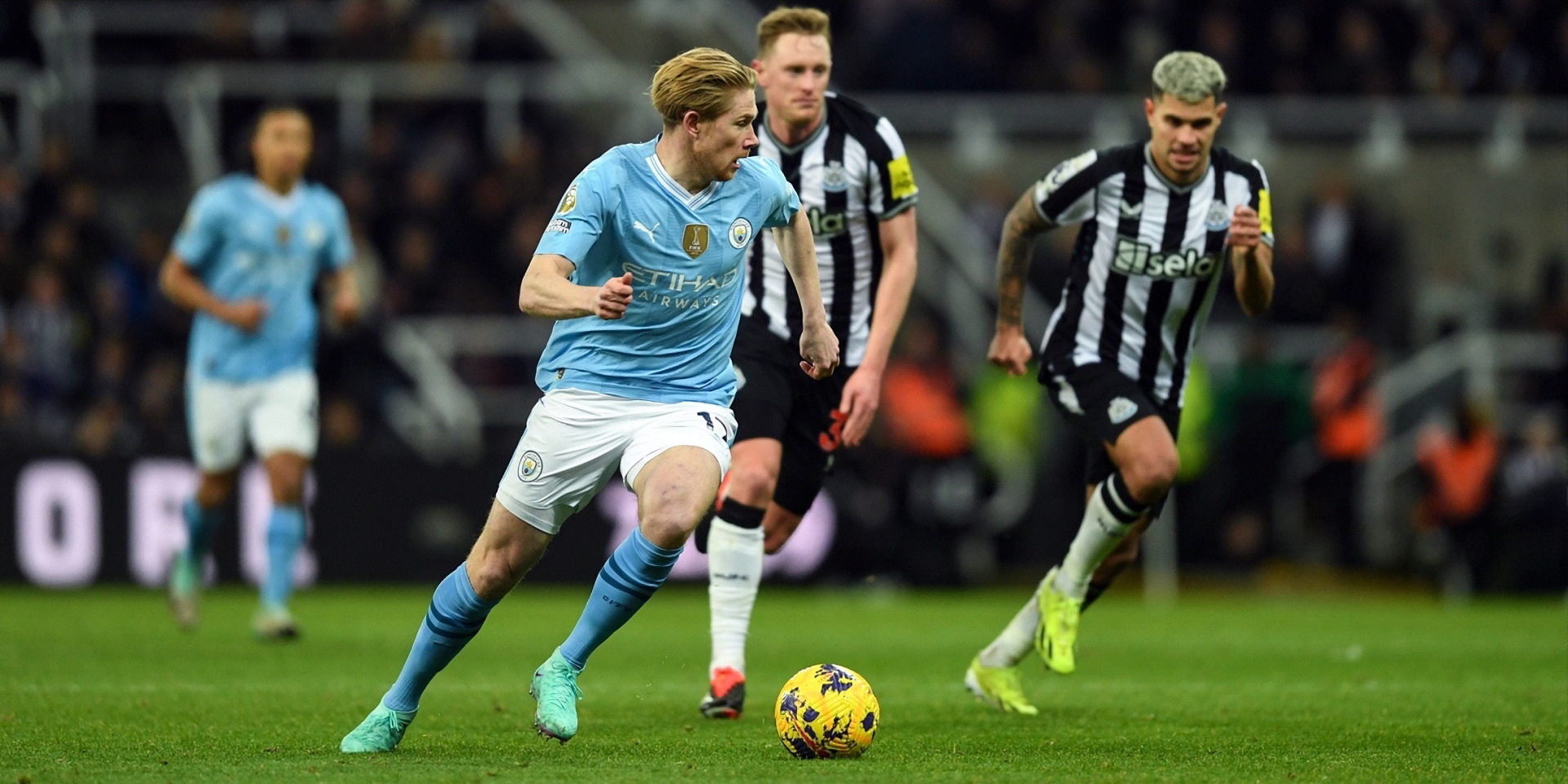 kevindebruynerunswiththeballduringthematchbetweennewcastleunitedandmanchestercity-Enhanced-SR