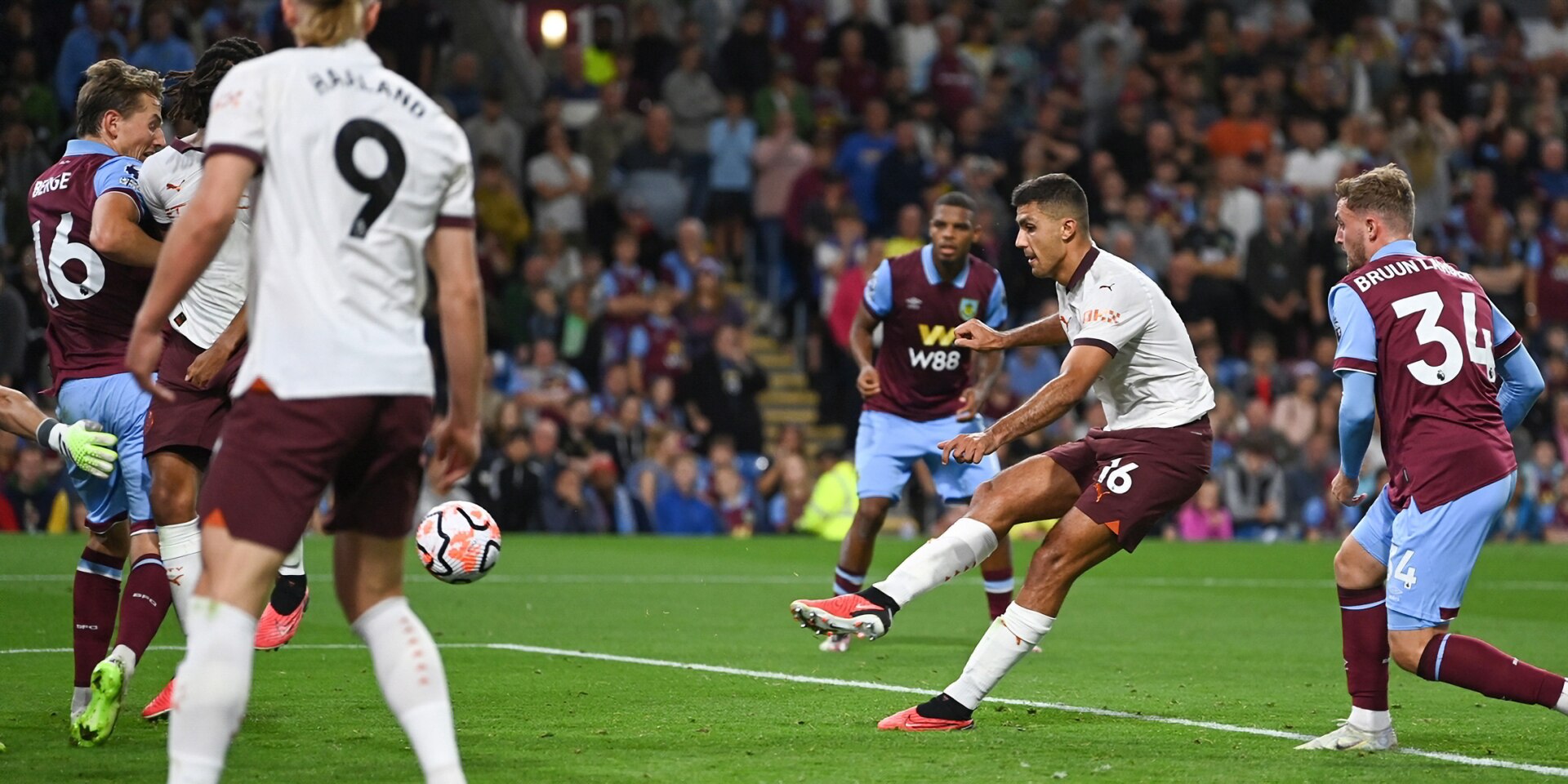 rodriscoresmanchestercitysthirdgoalduringthepremierleaguematchagainstburnleyfc-Enhanced-SR
