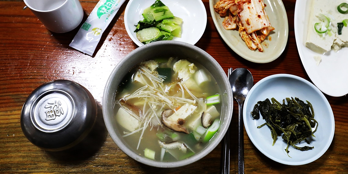 Jack cooked seafood soup for the first course. Do you think it's tasty? Do you think it's healthy? Do you think it's environmentally-friendly?